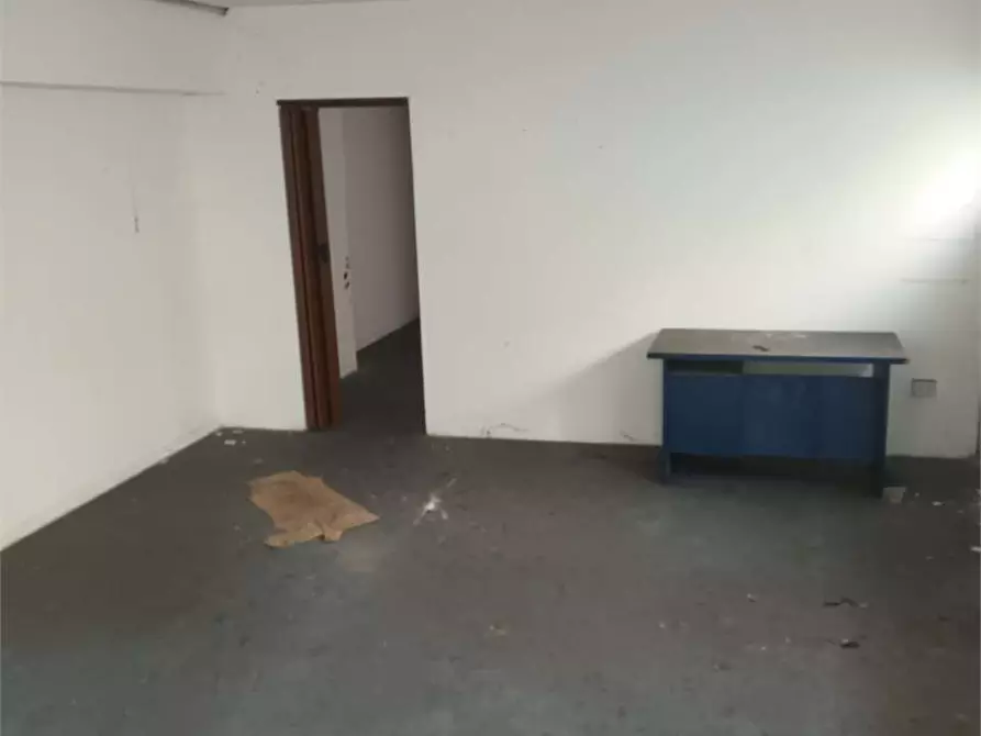 Immagine 4 di Capannone industriale in affitto  a Formia