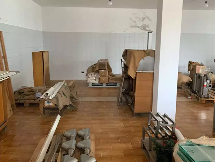 Immagine 12 di Capannone industriale in vendita  a Formia