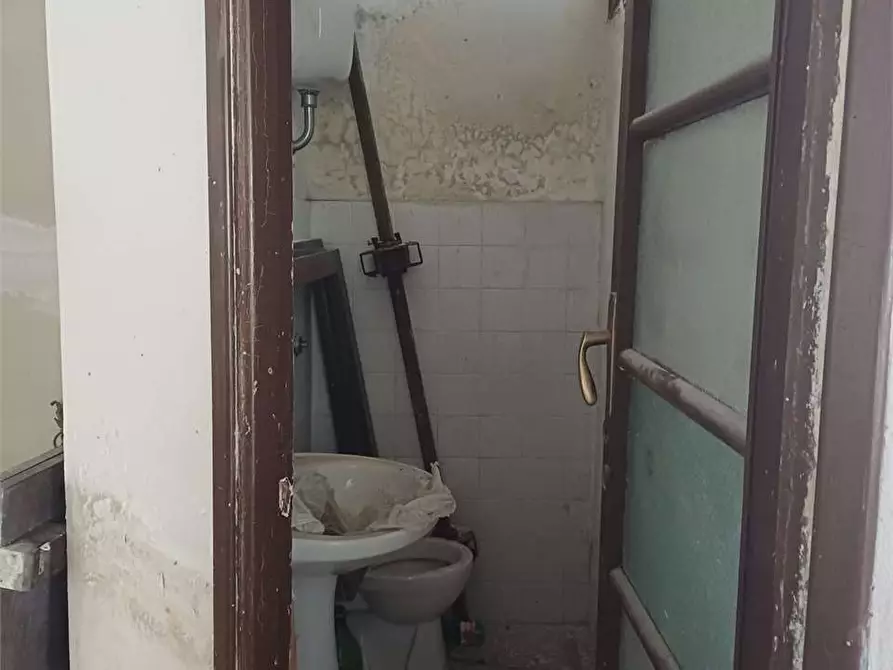 Immagine 12 di Garage in vendita  a Formia