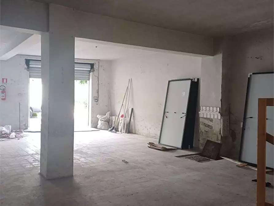 Immagine 5 di Garage in vendita  a Formia