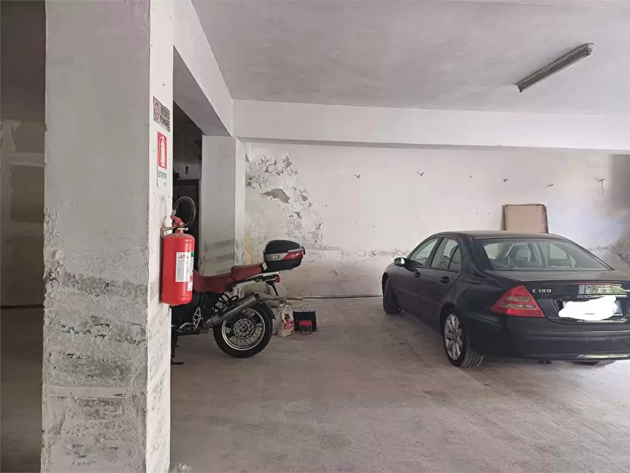 Immagine 8 di Garage in vendita  a Formia