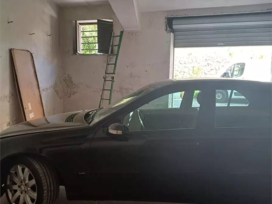 Immagine 10 di Garage in vendita  a Formia