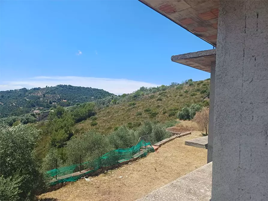 Immagine 25 di Villa in vendita  a Itri