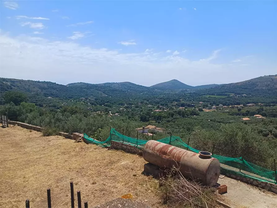 Immagine 35 di Villa in vendita  a Itri
