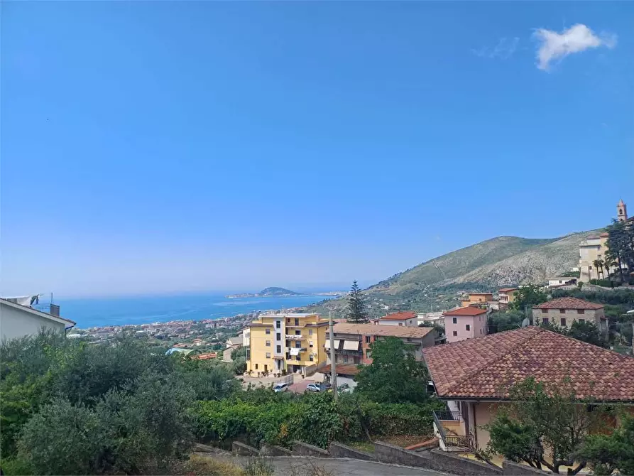 Immagine 1 di Villa in vendita  a Formia