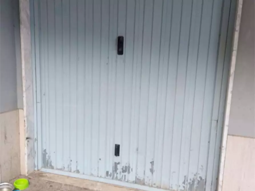 Immagine 1 di Garage in vendita  a Formia