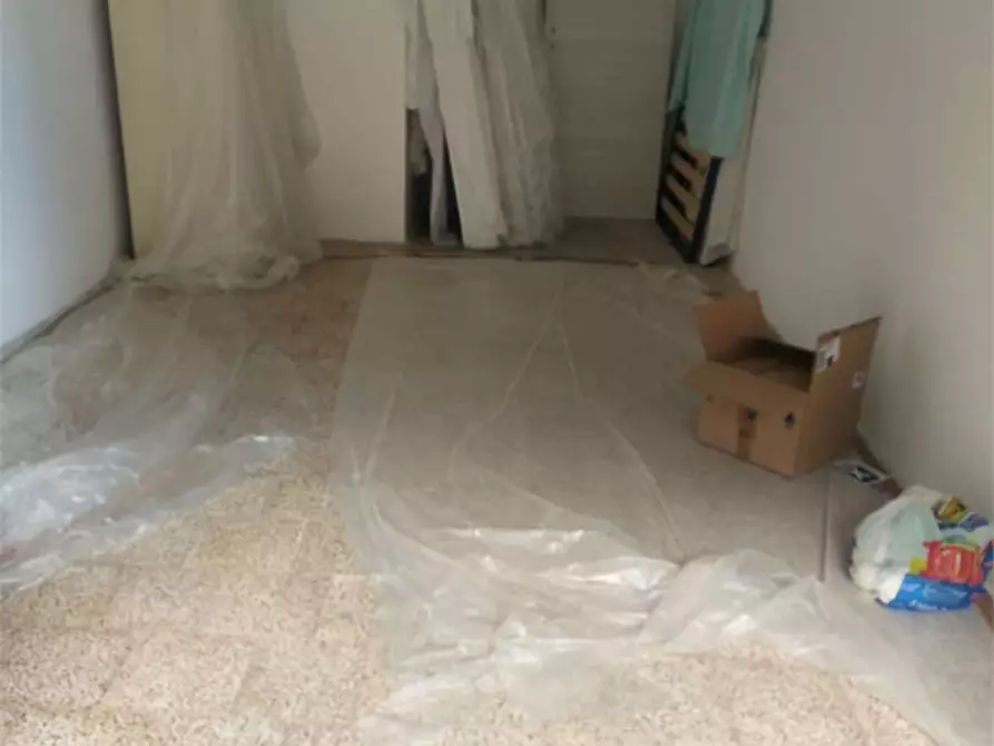 Immagine 2 di Garage in vendita  a Formia