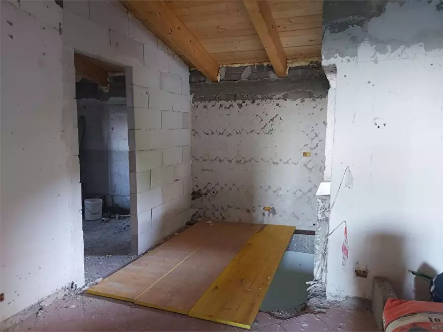 Immagine 11 di Villa in vendita  a Formia