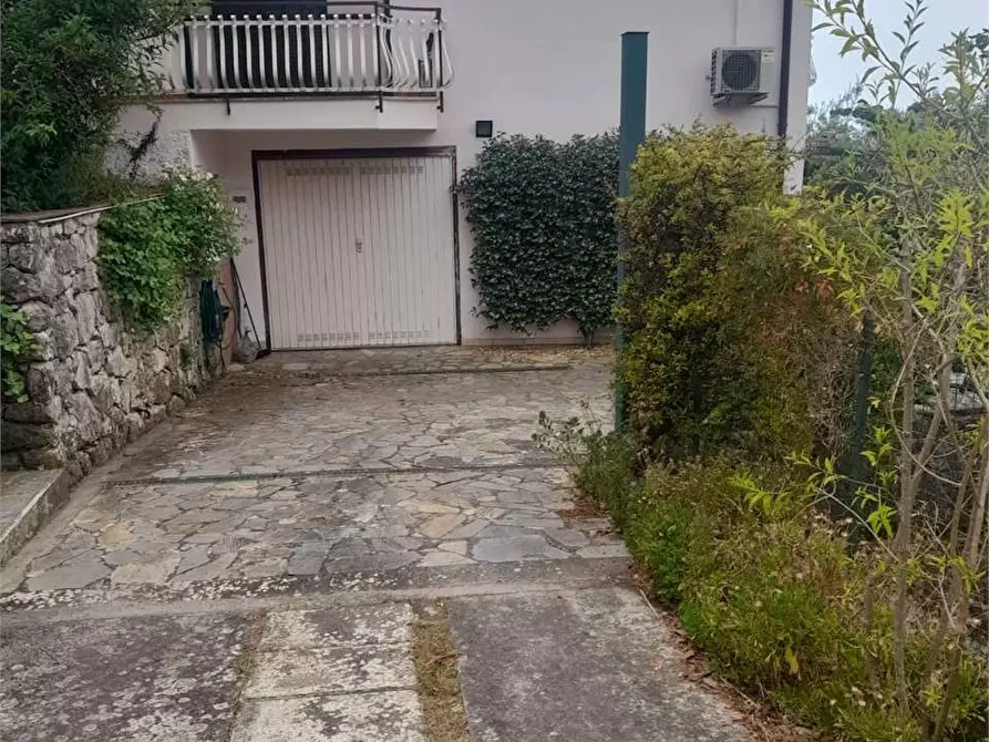 Immagine 2 di Villa in vendita  a Formia