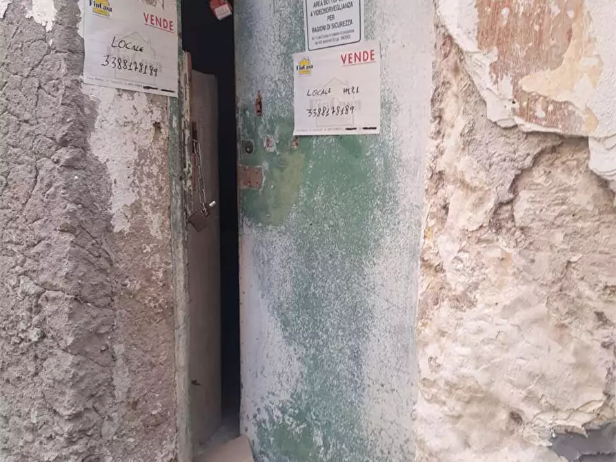 Immagine 1 di Negozio in vendita  a Formia