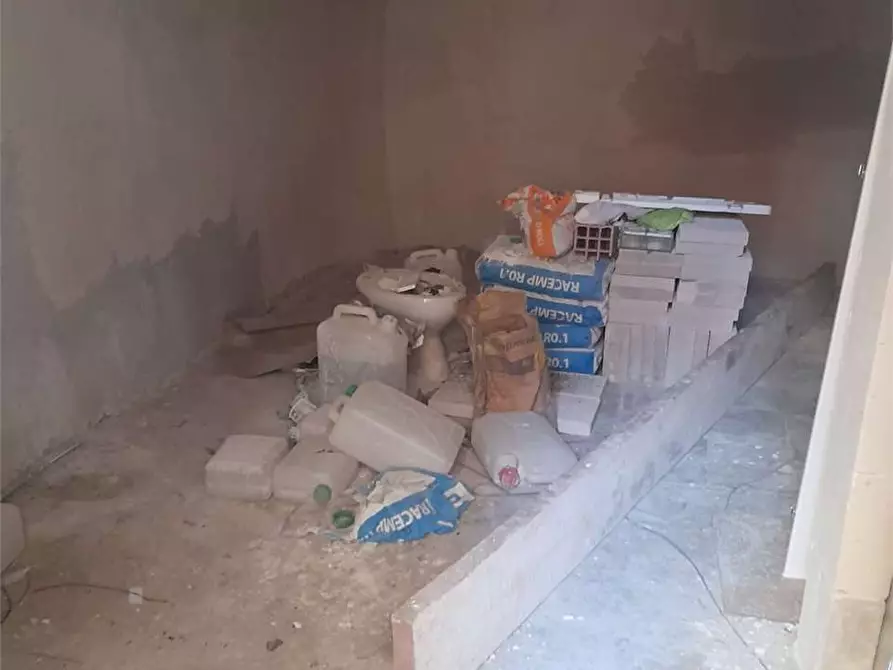 Immagine 3 di Negozio in vendita  a Formia