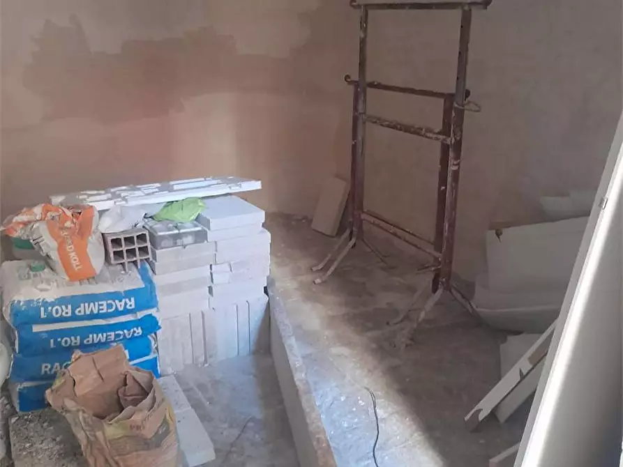 Immagine 4 di Negozio in vendita  a Formia