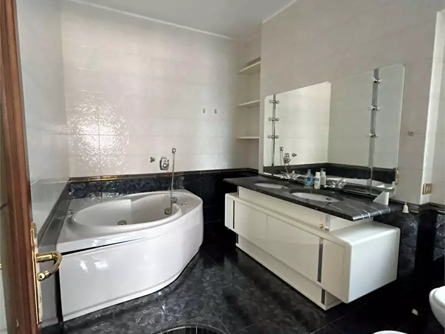 Immagine 17 di Appartamento in vendita  a Formia