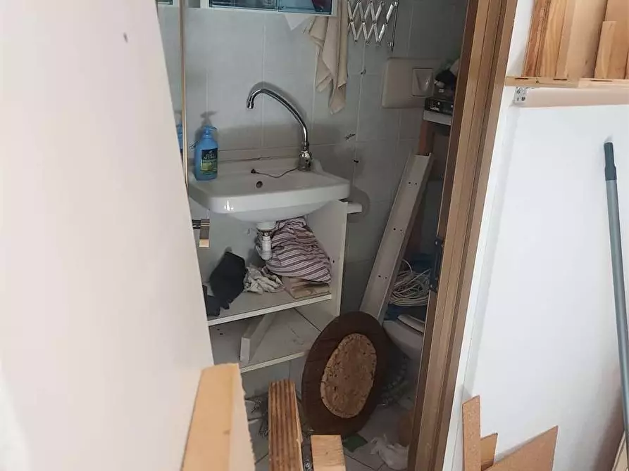 Immagine 3 di Negozio in vendita  a Gaeta