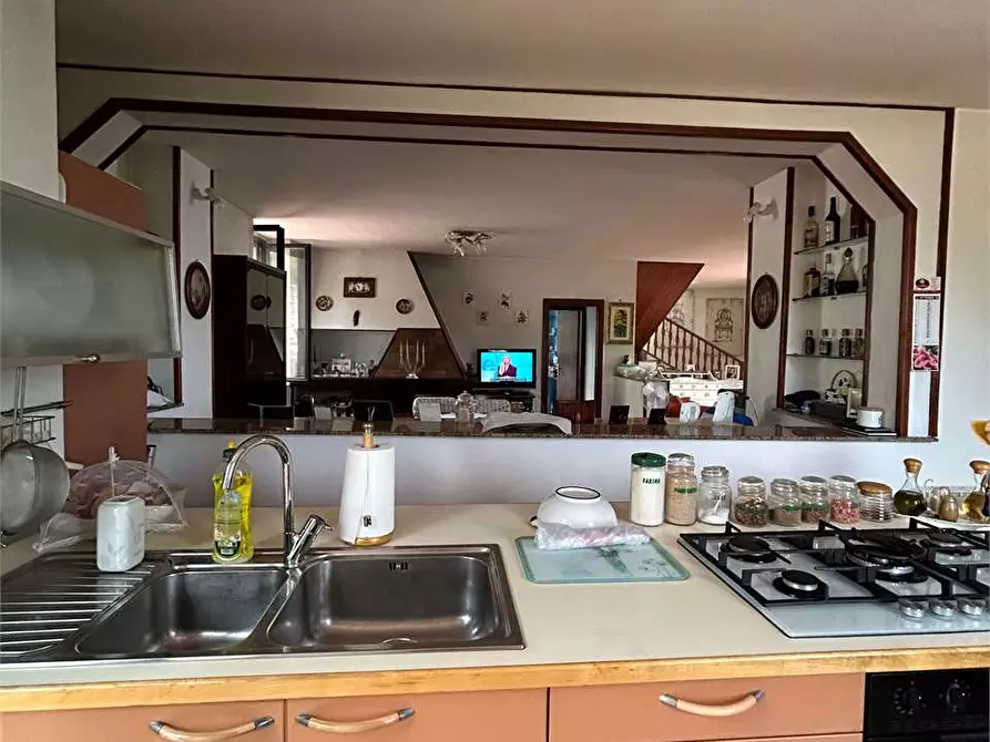 Immagine 6 di Villa in vendita  a Formia