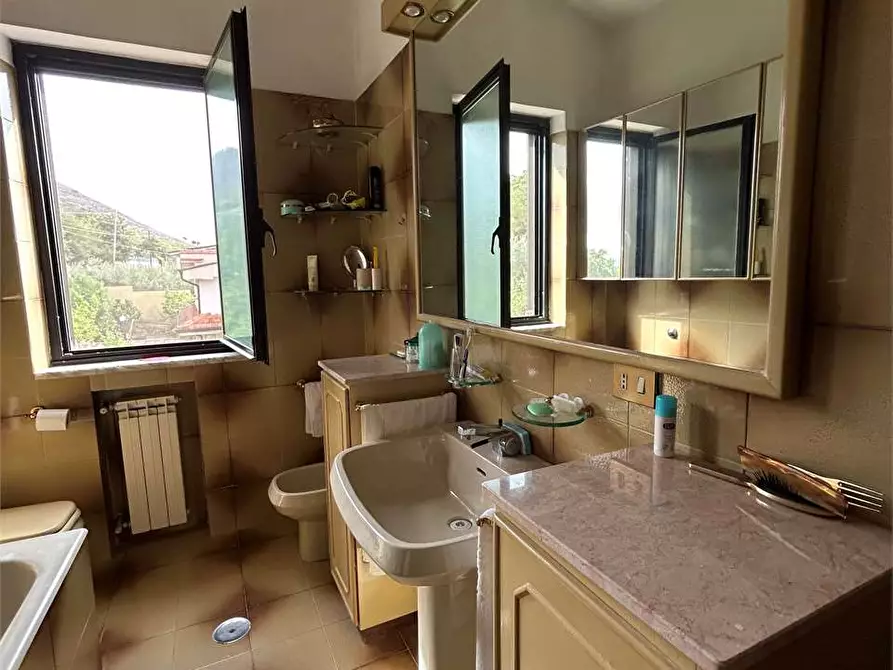 Immagine 18 di Villa in vendita  a Formia