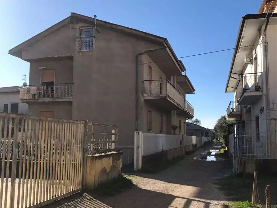 Immagine 26 di Stabile in vendita  a Minturno