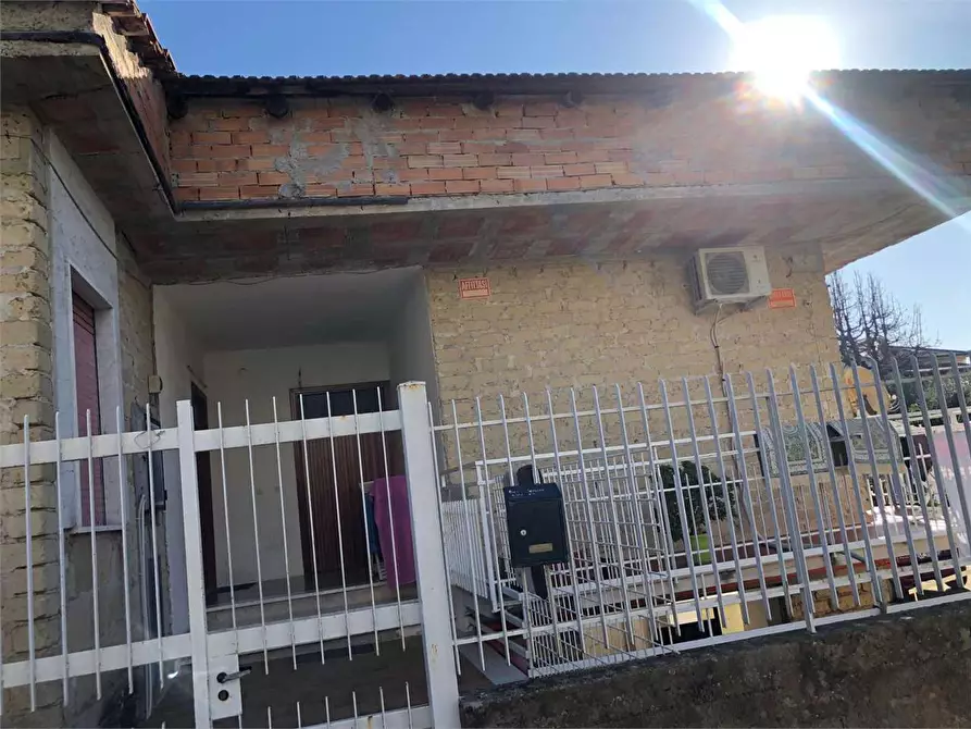 Immagine 36 di Stabile in vendita  a Minturno