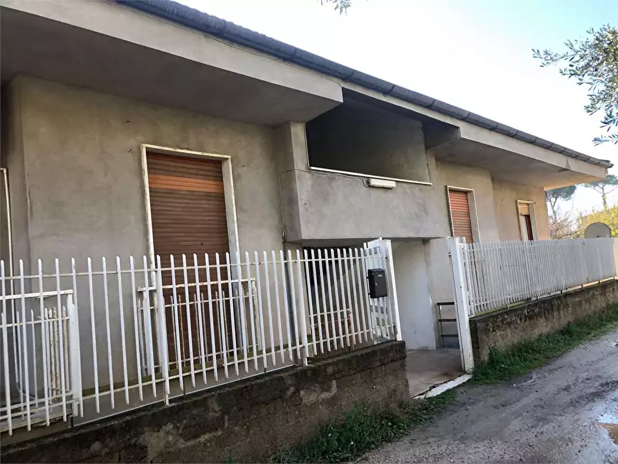 Immagine 37 di Stabile in vendita  a Minturno