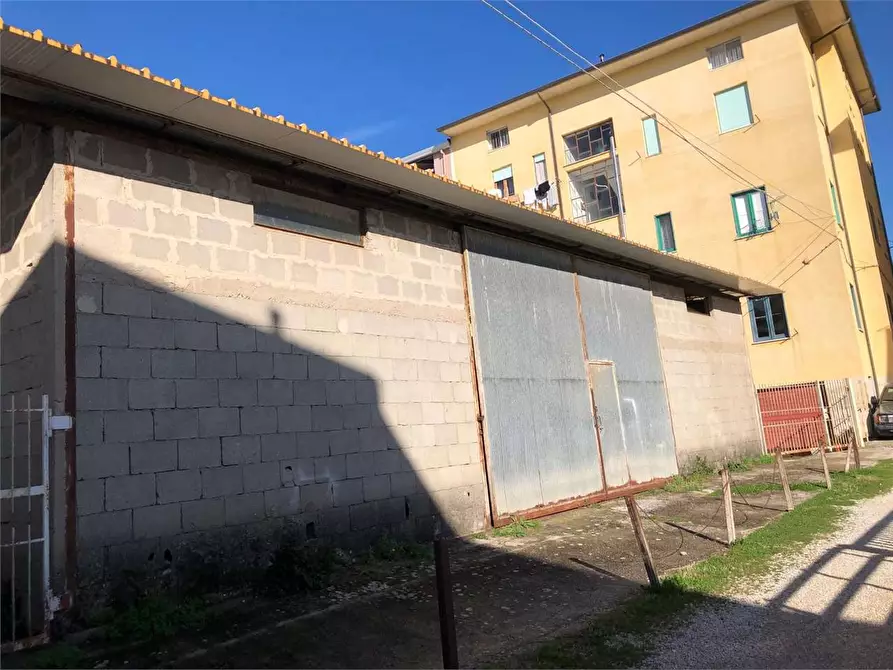 Immagine 41 di Stabile in vendita  a Minturno