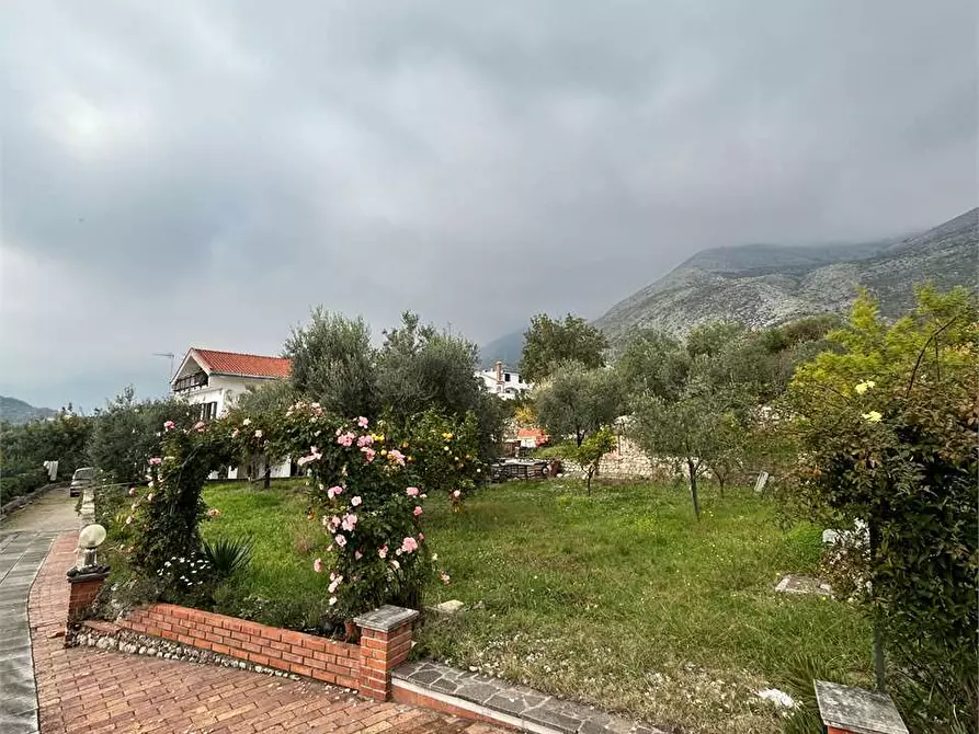 Immagine 2 di Villa in vendita  a Formia