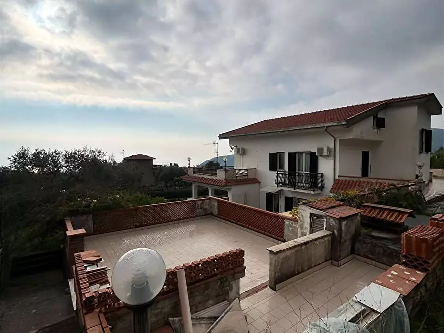 Immagine 11 di Villa in vendita  a Formia