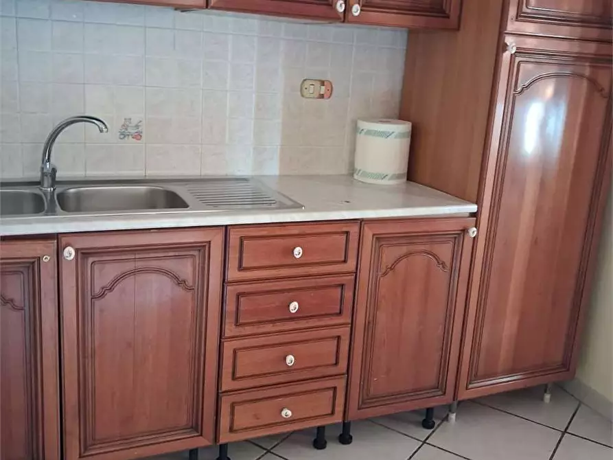 Immagine 6 di Trilocale in affitto  a Minturno