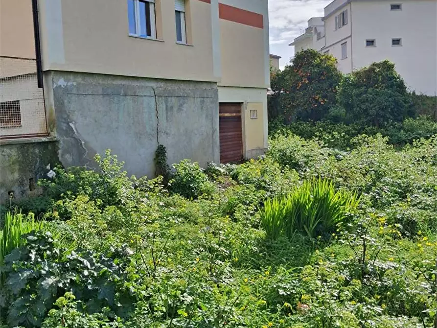 Immagine 2 di Garage in vendita  a Formia