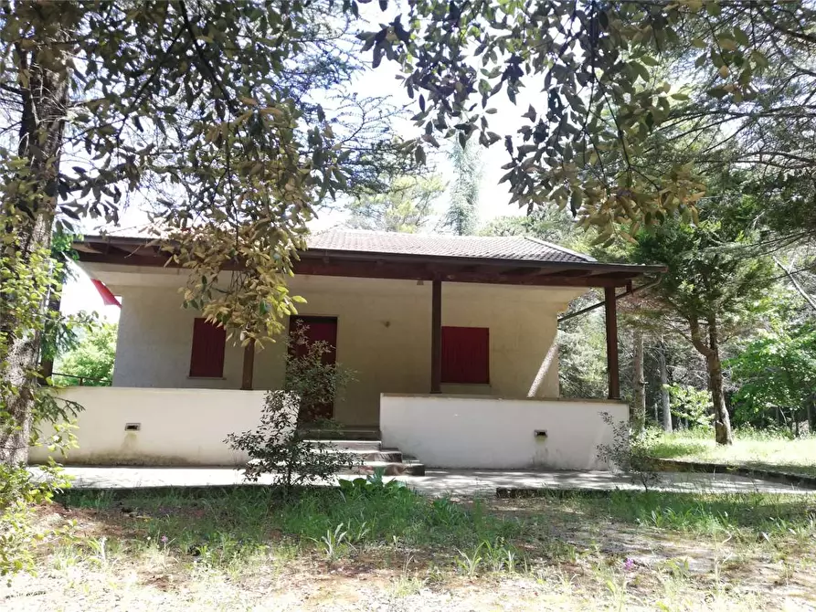 Immagine 1 di Villa in vendita  a Formia