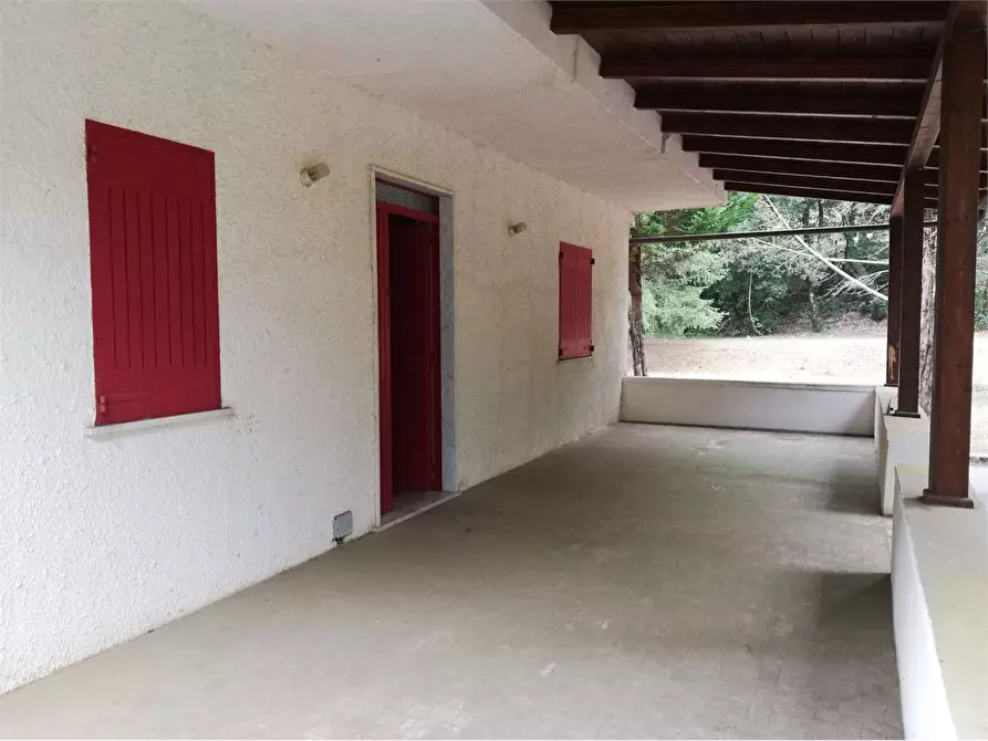 Immagine 11 di Villa in vendita  a Formia