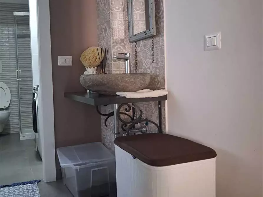 Immagine 17 di Stabile in vendita  a Formia