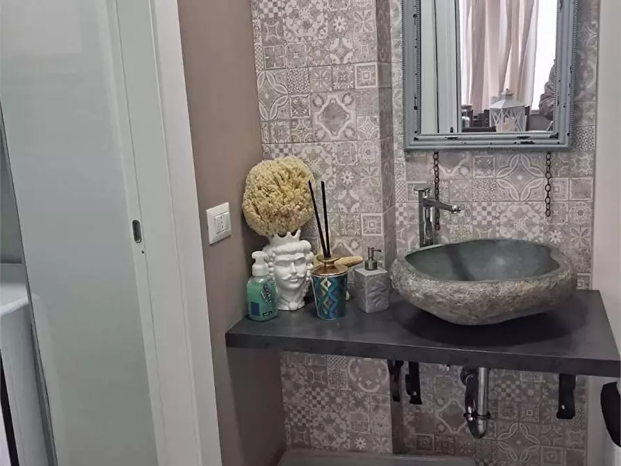 Immagine 15 di Stabile in vendita  a Formia