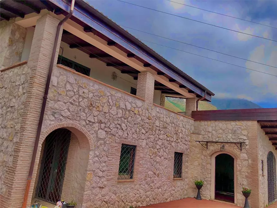 Immagine 1 di Villa in affitto  a Formia