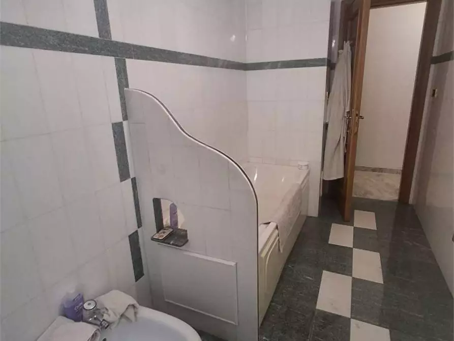 Immagine 21 di Appartamento in vendita  a Formia
