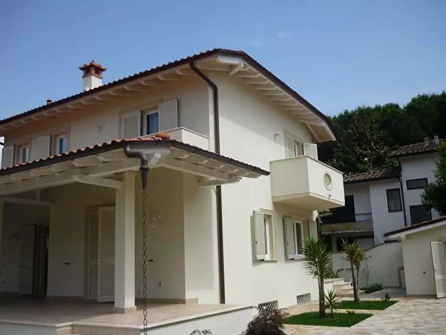 Immagine 3 di Villa in affitto  in Via Tremaiola a Pietrasanta