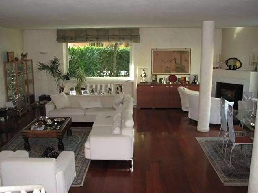 Immagine 8 di Villa in affitto  in Via A.Volta a Forte Dei Marmi