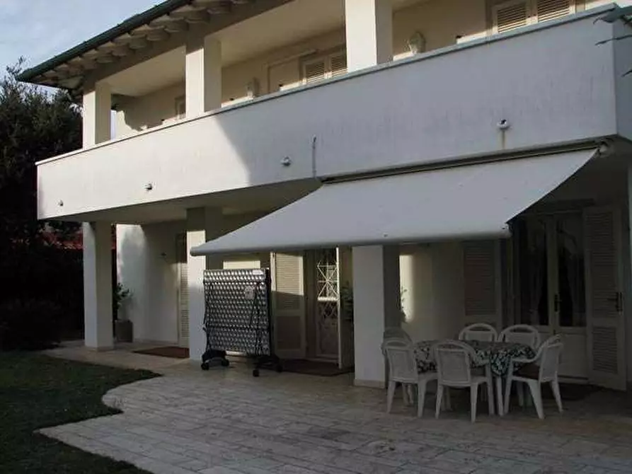 Immagine 2 di Villa in affitto  in Via A.Volta a Forte Dei Marmi