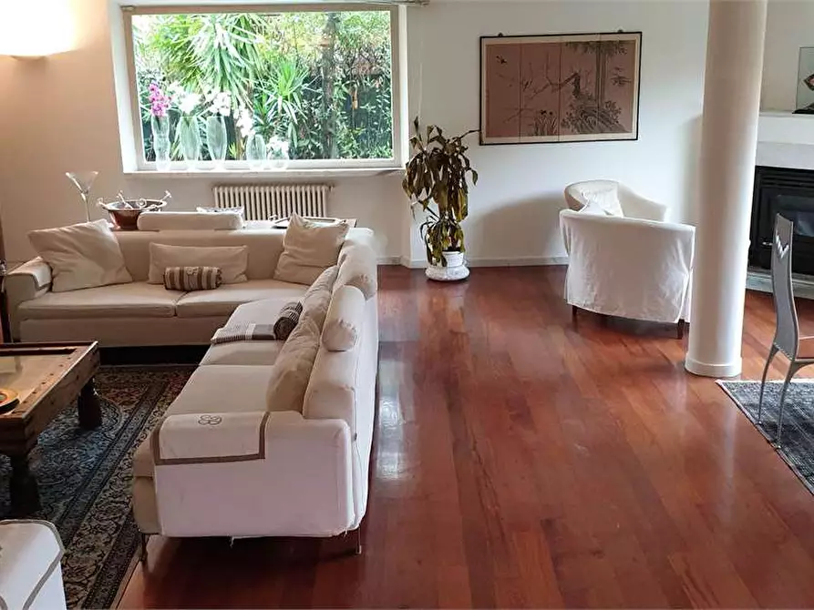 Immagine 6 di Villa in affitto  in Via A.Volta a Forte Dei Marmi