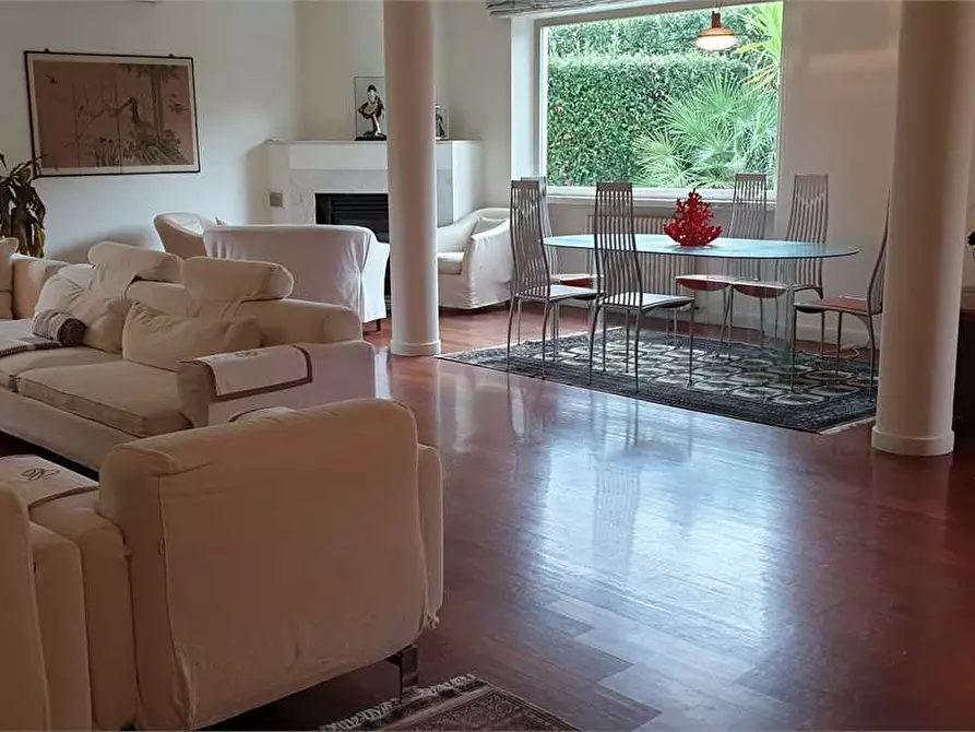 Immagine 5 di Villa in affitto  in Via A.Volta a Forte Dei Marmi