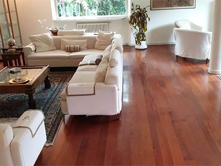 Immagine 4 di Villa in affitto  in Via A.Volta a Forte Dei Marmi