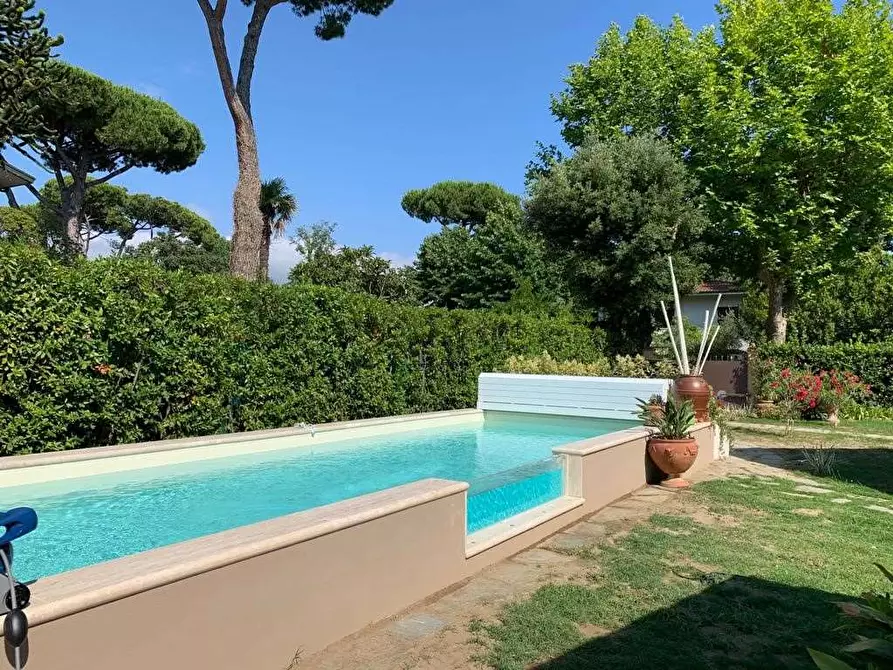 Immagine 2 di Villa in affitto  in Via Firenze a Forte Dei Marmi