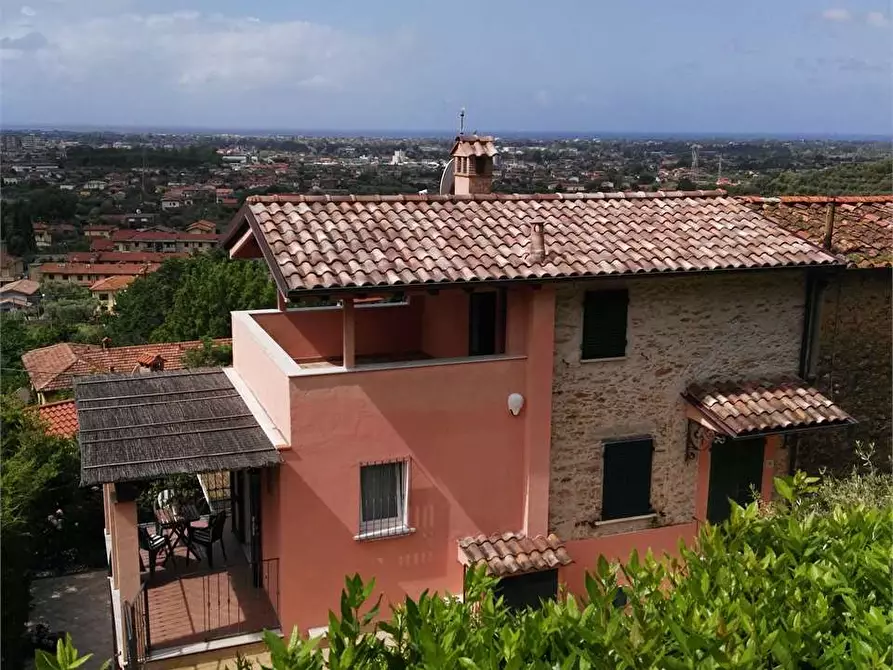 Immagine 1 di Casa bifamiliare in vendita  in Via Pescino a Seravezza