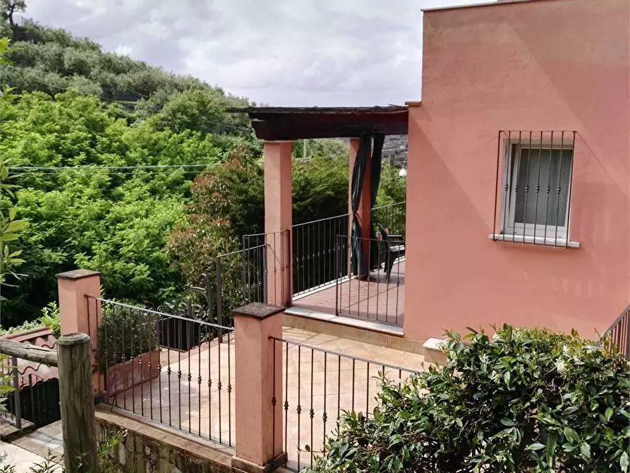 Immagine 2 di Casa bifamiliare in vendita  in Via Pescino a Seravezza