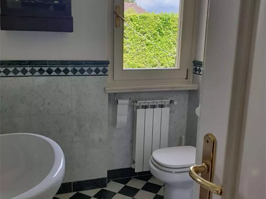 Immagine 21 di Villa in vendita  in Via Setteponti a Pietrasanta