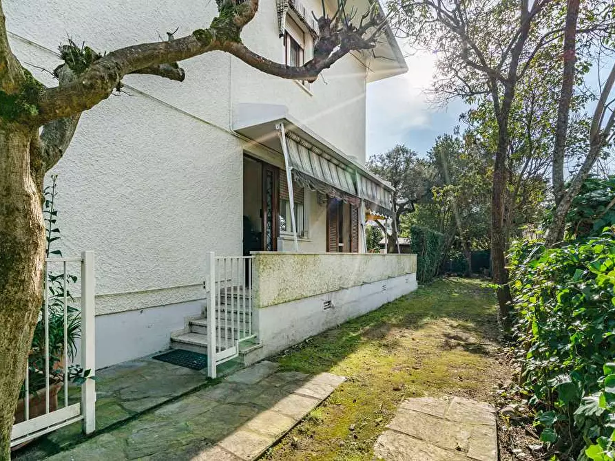 Immagine 14 di Casa bifamiliare in affitto  in Via Cesare Battisti a Pietrasanta