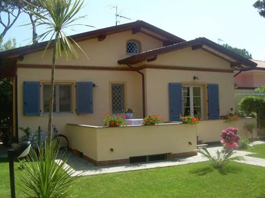 Immagine 1 di Casa indipendente in affitto  in via Michelangelo Buonarroti a Pietrasanta