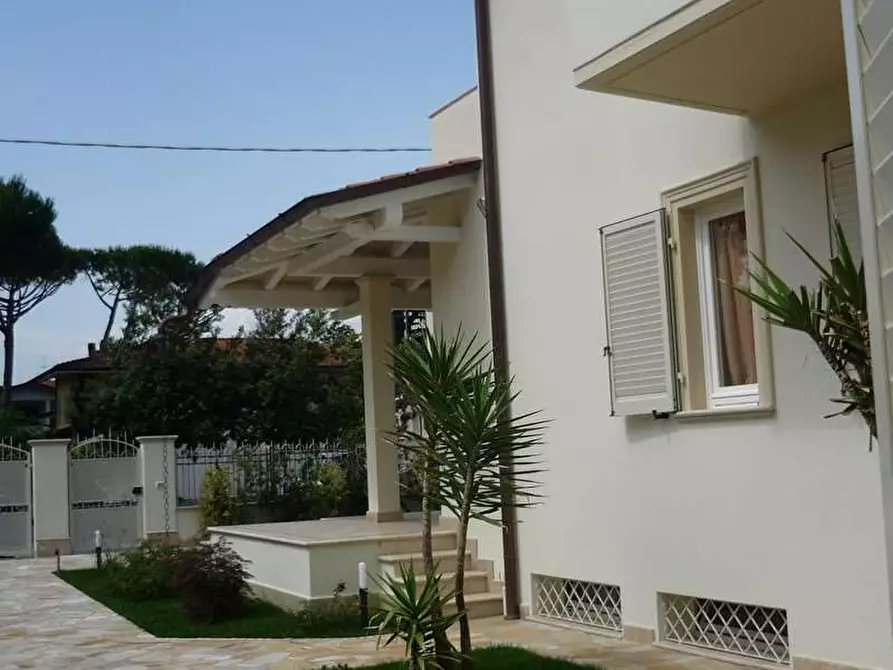 Immagine 7 di Villa in affitto  in Via Tremaiola a Pietrasanta
