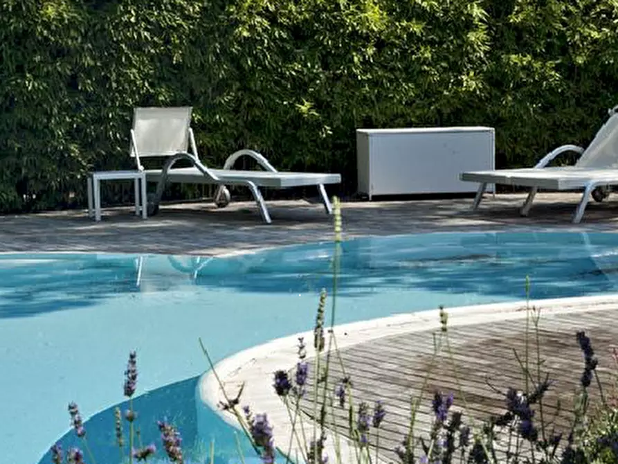 Immagine 3 di Villa in vendita  in Via Canova a Forte Dei Marmi