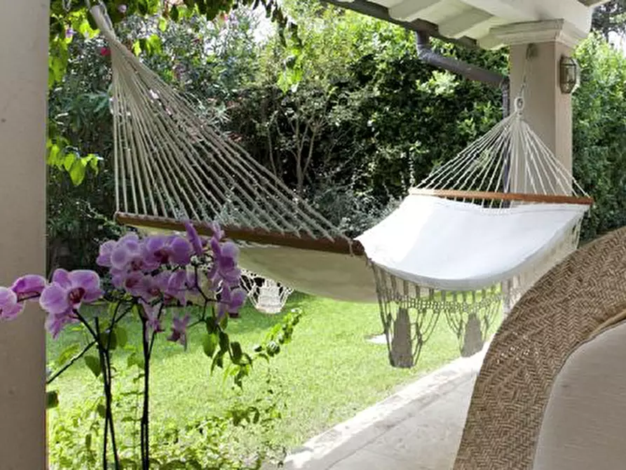 Immagine 4 di Villa in vendita  in Via Canova a Forte Dei Marmi