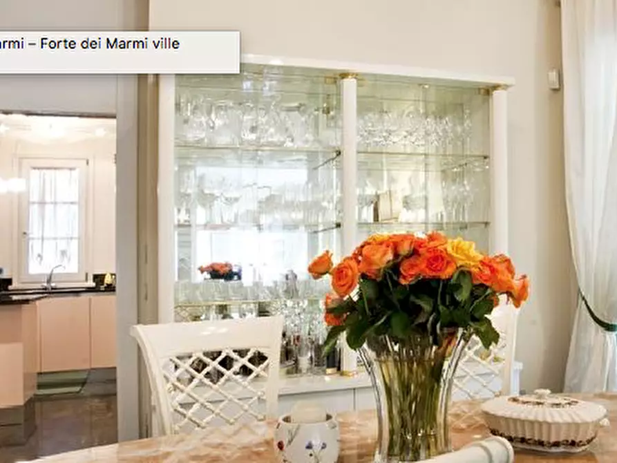 Immagine 19 di Villa in vendita  in Via Canova a Forte Dei Marmi